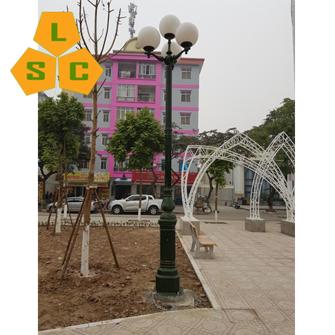Cột đèn sân vườn DC05B + Chùm CH07-4